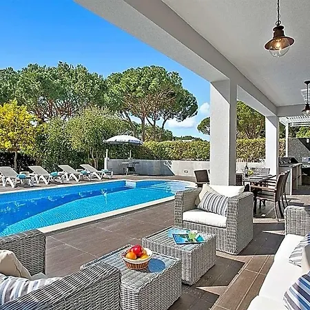 Villa Sleeps 8 With Pool Air Con And Wifi *