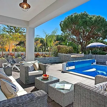 Sleeps 8 With Pool Air Con And Wifi 维拉摩拉