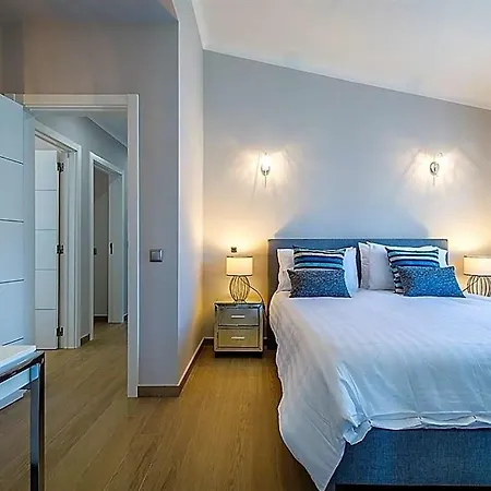 Sleeps 8 With Pool Air Con And Wifi וילהמורה
