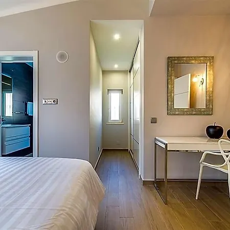 Sleeps 8 With Pool Air Con And Wifi * וילהמורה