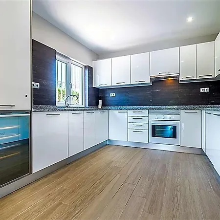 וילה Sleeps 8 With Pool Air Con And Wifi וילהמורה