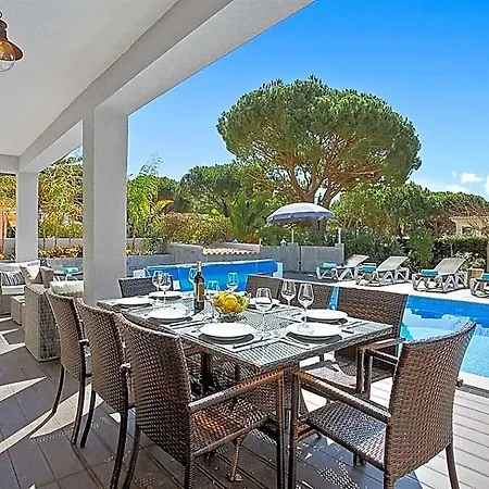 וילה Sleeps 8 With Pool Air Con And Wifi
